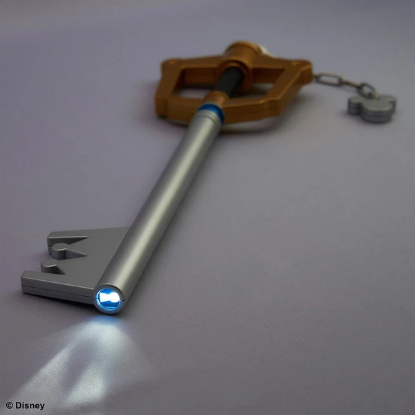 SQUARE ENIX Kingdom Key Kingdom Hearts Light Up Keyblade Replica 5 SQUARE ENIX Kingdom Key Kingdom Hearts Light Up Keyblade Replica - Image 3